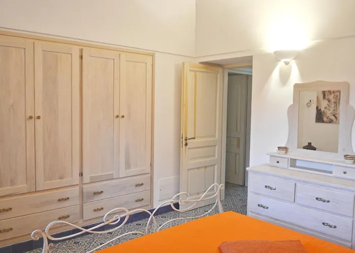 Semesterbostad Dammuso Sidori *